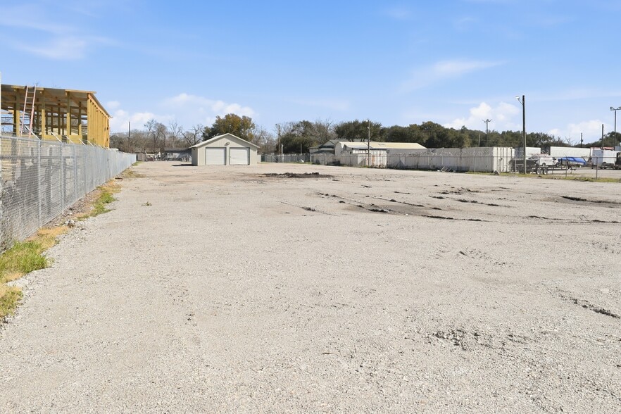 More Photos Of 12115 West Dr, Cypress Land For Lease