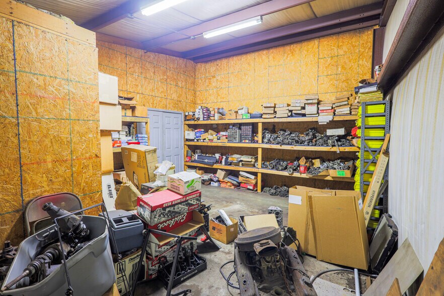 More Photos Of 1111 Mount Tabor Rd, Hartselle Showroom For Sale