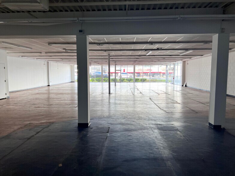 More Photos Of 1746 E Silver Springs Blvd, Ocala Freestanding For Lease