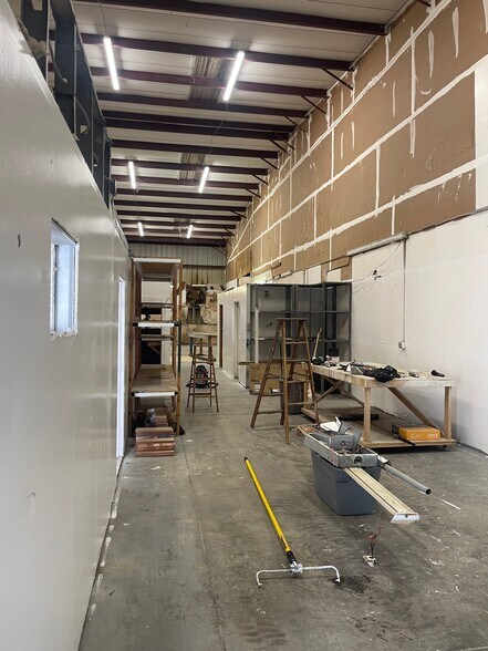 More Photos Of 9161 131st Pl N, Largo Warehouse For Lease