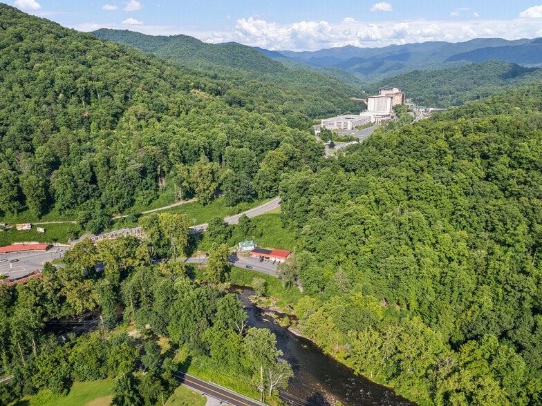 More Photos Of 119 Whitewater Dr, Cherokee Freestanding For Sale