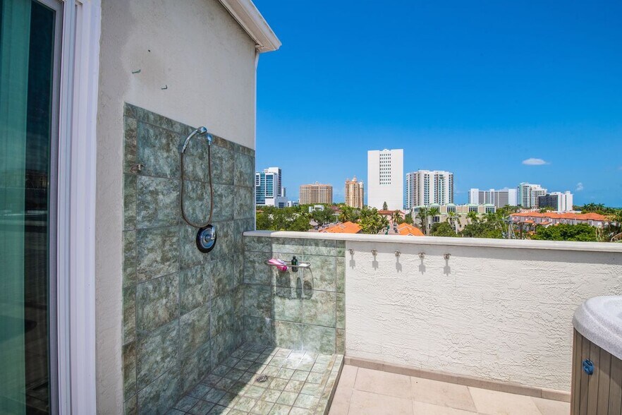 More Photos Of 1345 2nd St, Sarasota Office Residential For Sale