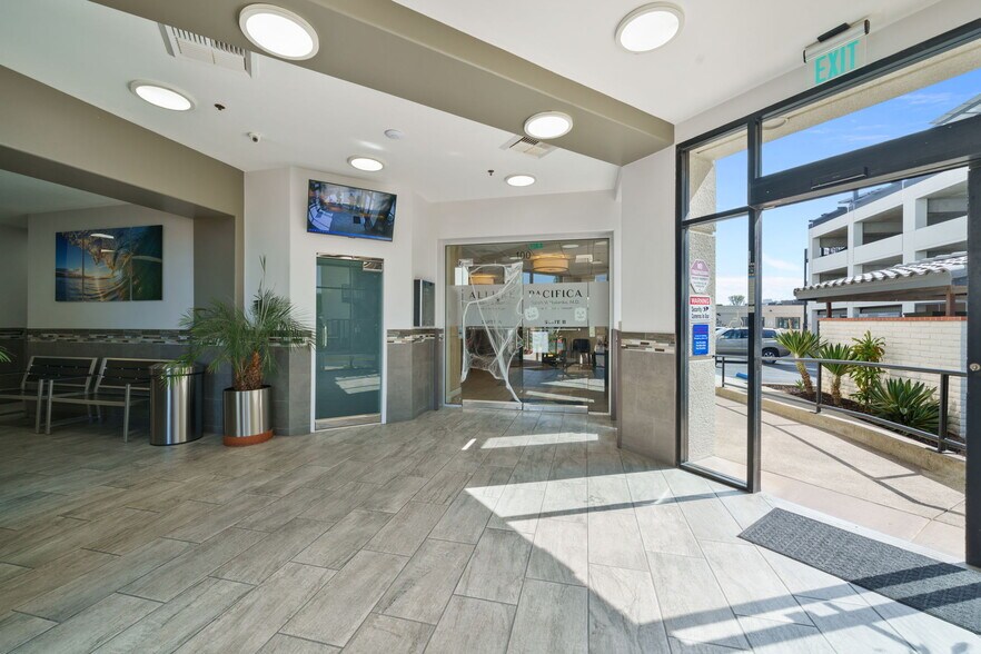More Photos Of 18800 Delaware St, Huntington Beach Medical For Lease
