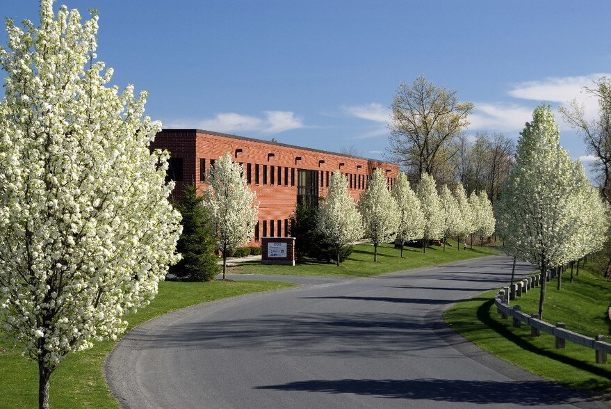 Primary Photo Of 15 Tech Valley Dr, East Greenbush Flex For Lease