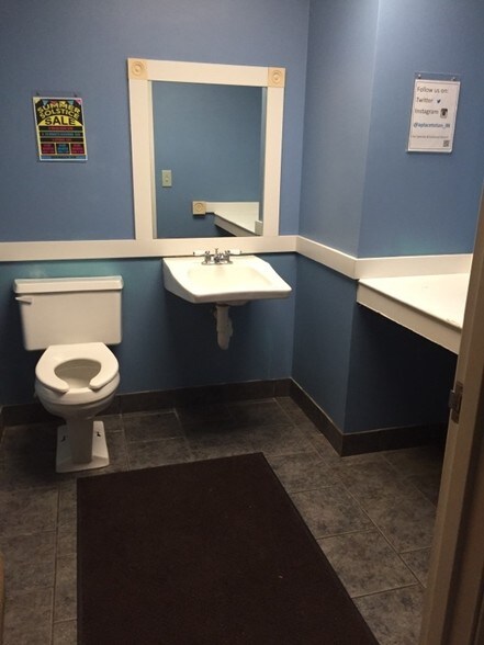 More Photos Of 3205-3221 S Madison St, Muncie Storefront For Lease