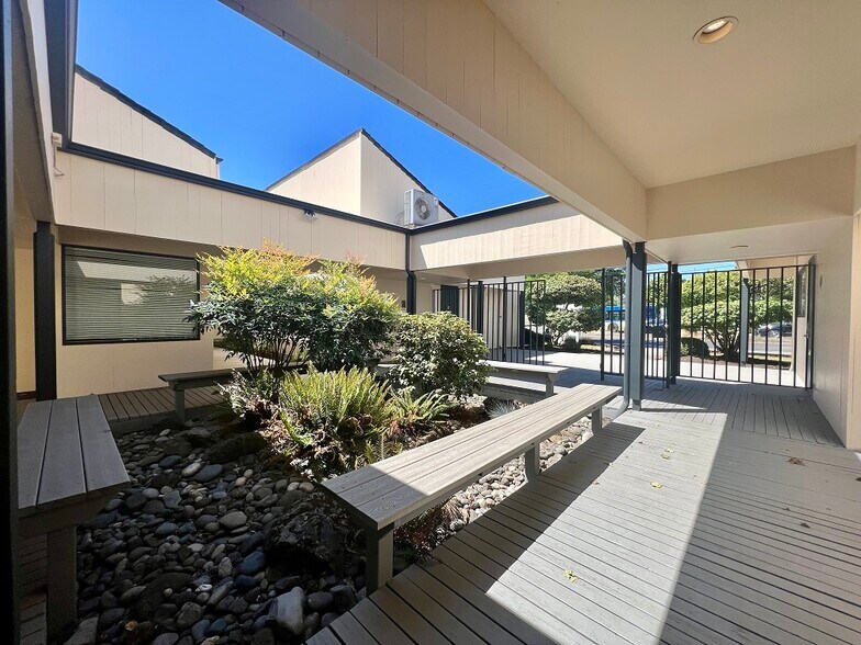 More Photos Of 940-948 NE 102nd Ave, Portland Medical For Sale