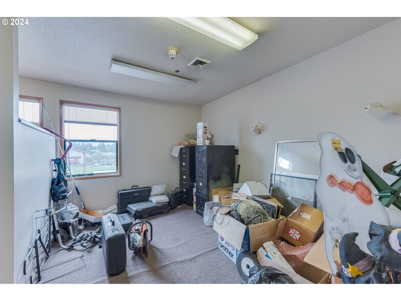 More Photos Of 22024 S Beavercreek Rd, Beavercreek Auto Repair For Sale