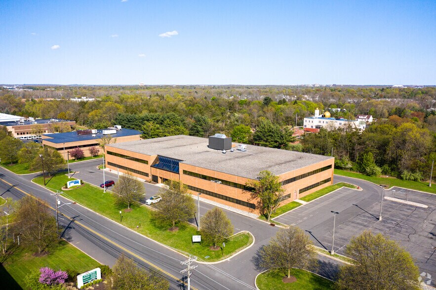 More Photos Of 27 Worlds Fair Dr, Somerset Office For Lease