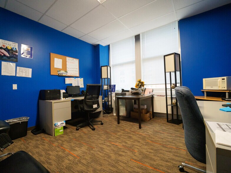 More Photos Of 100 S Broad St, Philadelphia Office For Lease