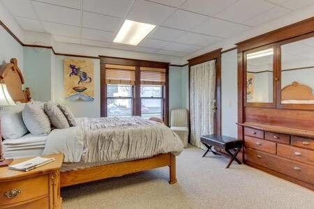 More Photos Of 707 NE 5th St, McMinnville Office For Sale