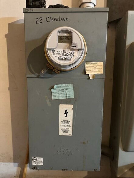 More Photos Of 22 Cleveland St, San Francisco Warehouse For Sale