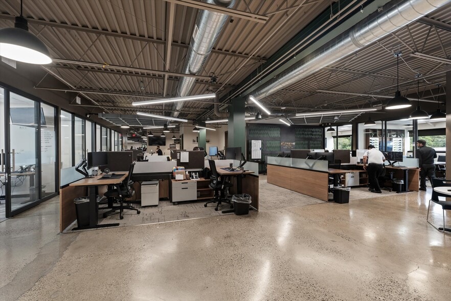 More Photos Of 29444 Northwestern Hwy, Southfield Office For Sale