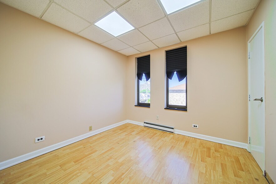 More Photos Of 1625 Anderson Ave, Fort Lee Medical For Lease