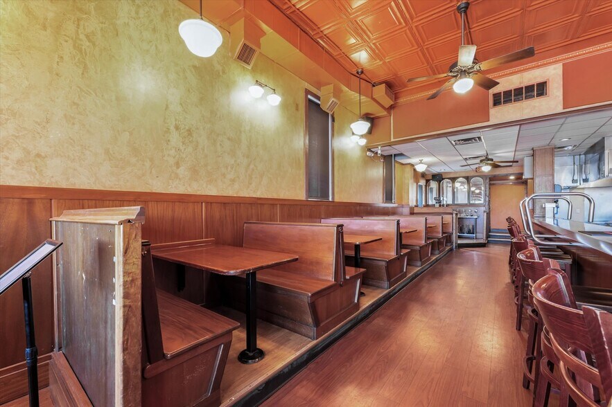 More Photos Of 201 N Broadway Ave, Urbana Restaurant For Sale