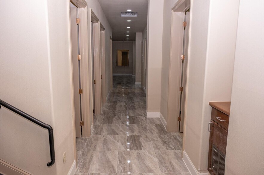 More Photos Of 8607 McPherson Rd, Laredo Office For Lease