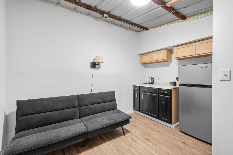 More Photos Of 103 W Franklin St, Alvord General Retail For Sale