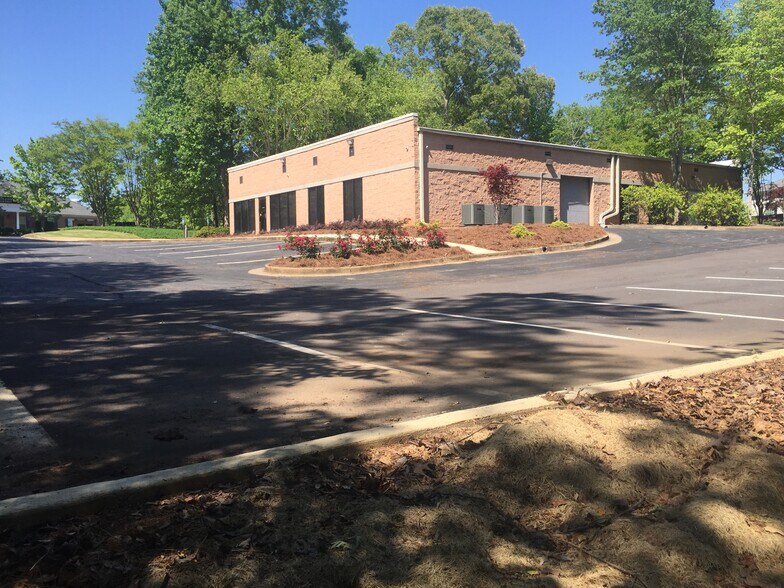 More Photos Of 300 Corporate Center Ct, Stockbridge Medical For Lease
