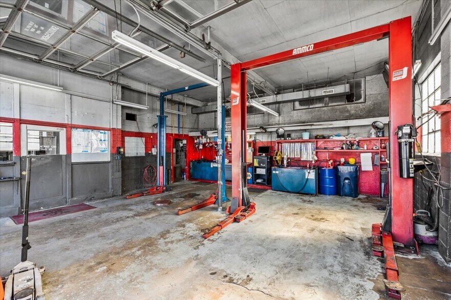 More Photos Of 2901 Randleman Rd, Greensboro Auto Repair For Sale
