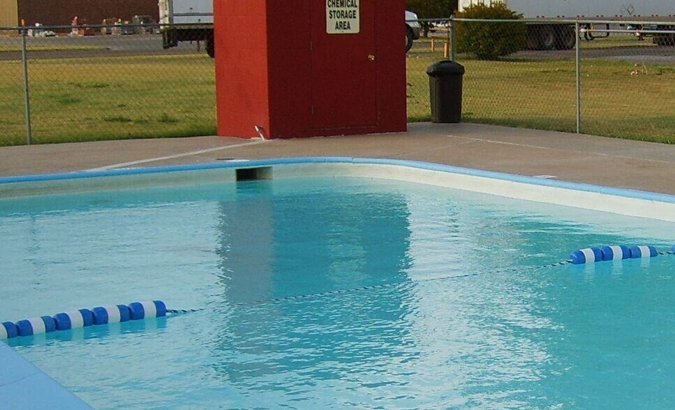 More Photos Of 606 W Holme St, Norton Hotel For Sale