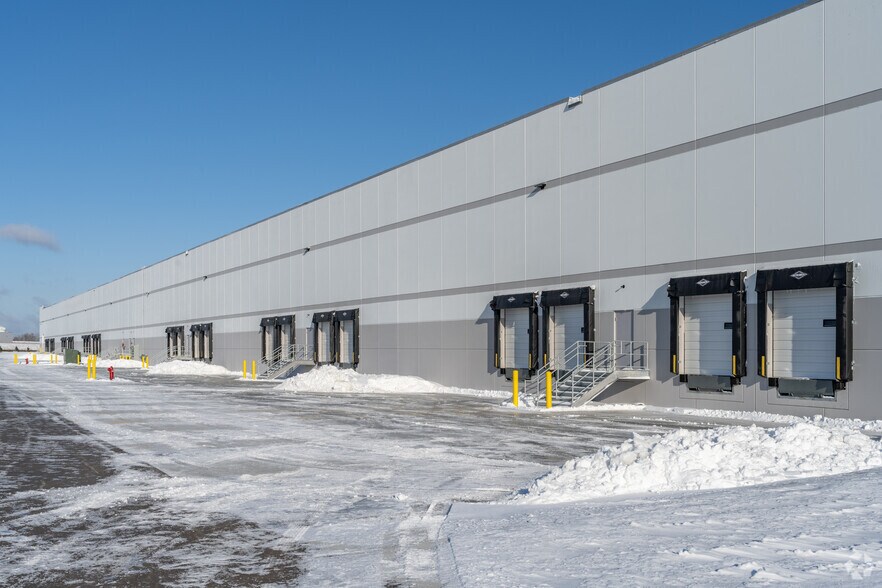 More Photos Of 1122X Hudson Rd, Woodbury Unknown For Lease