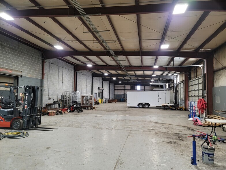 More Photos Of 148 Industrial Park Dr, Rockingham Warehouse For Sale