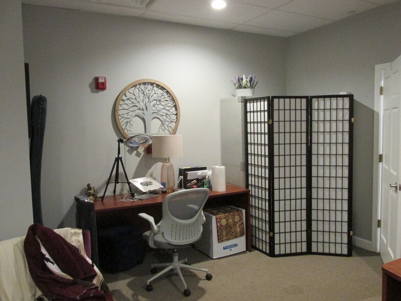 More Photos Of 245-285 Stonegate Rd, Algonquin Medical For Sale