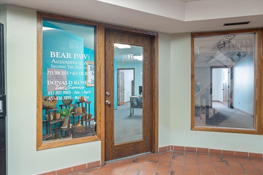 More Photos Of 1810 Crestview Dr, Hudson Office For Sale