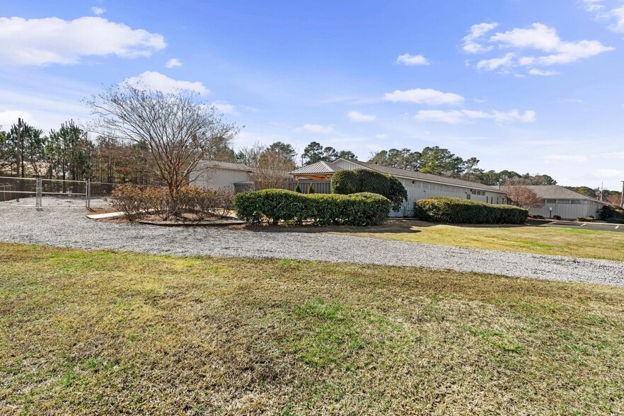 More Photos Of 1016 Everee Inn Rd, Griffin Business Park For Sale