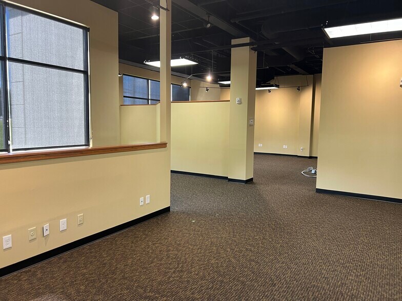 More Photos Of 11085 Montgomery Rd, Montgomery Flex For Lease