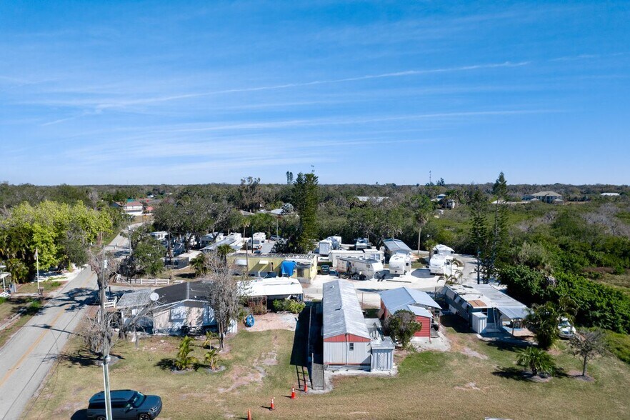 More Photos Of 515 E 77th St, Palmetto Manufactured Housing Mobile Home Park For Sale