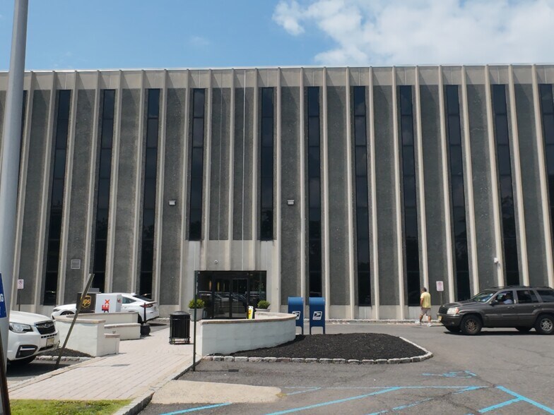 More Photos Of 67 Walnut Ave, Clark Office For Lease