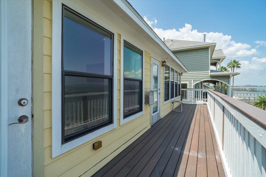 More Photos Of 804 Bay Ave, Kemah Specialty For Sale