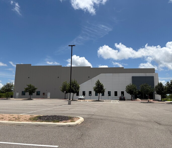 More Photos Of 8418 Somerset Rd, San Antonio Refrigeration Cold Storage For Lease