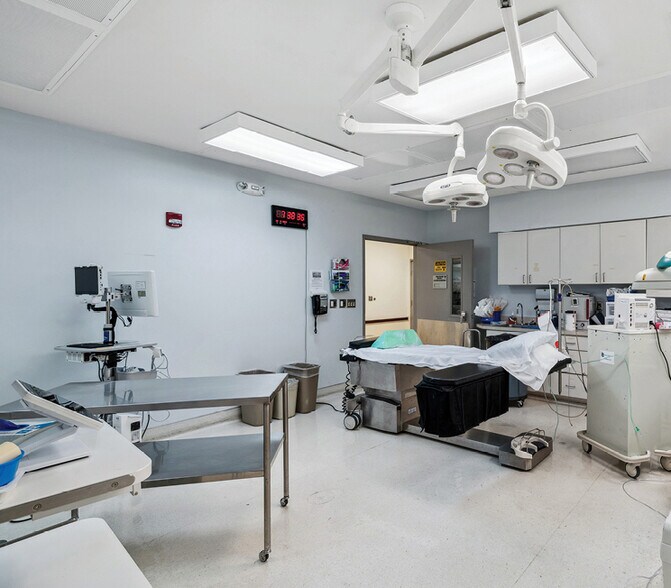 More Photos Of 2200 Union Ave, Memphis Healthcare For Sale