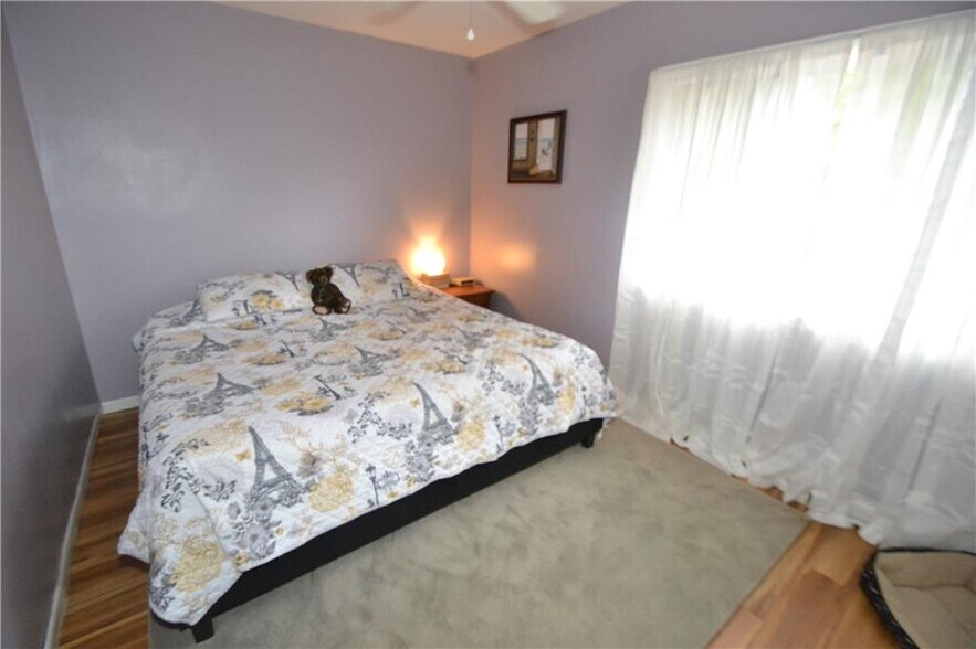 More Photos Of 450 E Main St, Palmyra General Retail For Sale