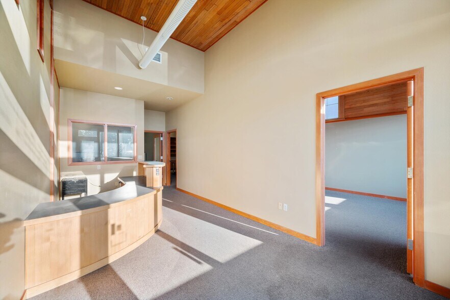 More Photos Of 215 Prospect St, Bellingham Office For Sale