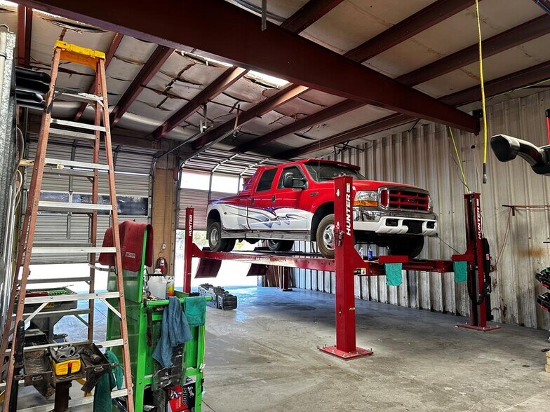 More Photos Of 301 S Betty Ave, Monahans Flex For Sale