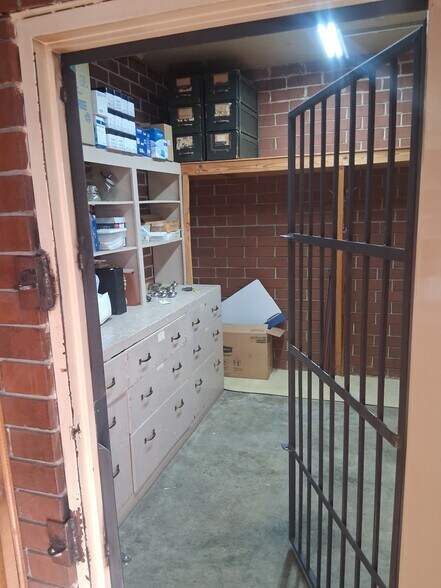 More Photos Of 4453 Broadway, Macon-Bibb Distribution For Lease