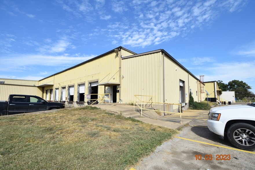 More Photos Of 956 N Broadway St, Greenville Distribution For Sale