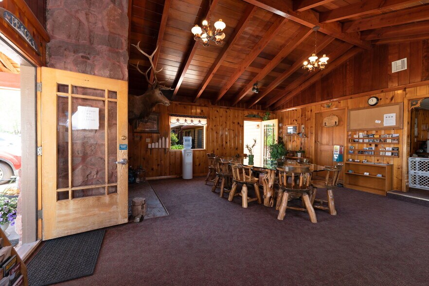 More Photos Of 1624 E Main St, Montrose Hotel For Sale