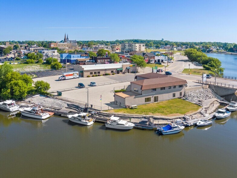 More Photos Of 1308 Washington St, Two Rivers Office Residential For Sale