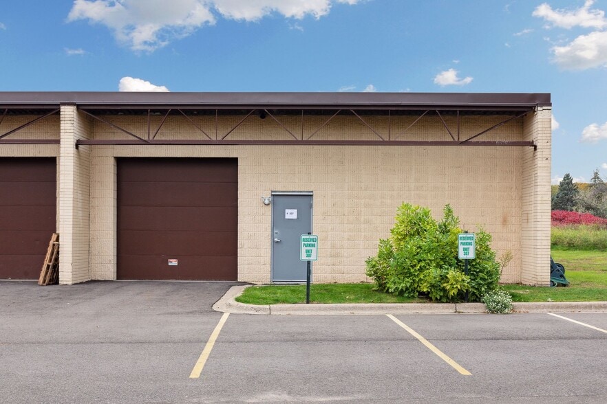 More Photos Of 2525 Nevada Ave N, Golden Valley Light Distribution For Sale