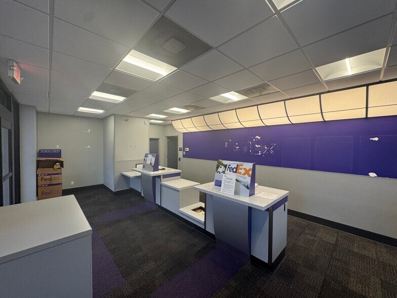 More Photos Of 3915 W Cardinal Dr, Beaumont Distribution For Lease