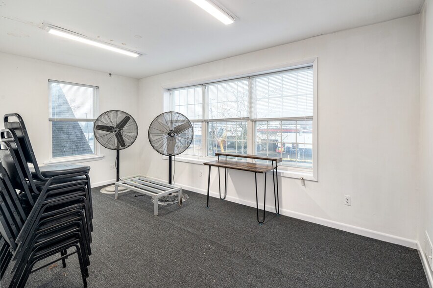 More Photos Of 524-526 Bedford Rd, Bedford Hills General Retail For Sale