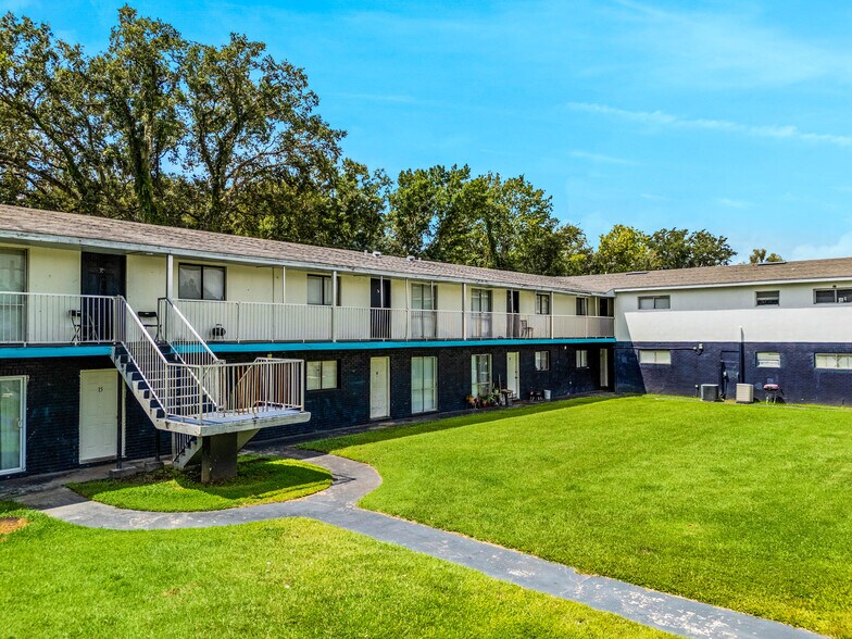 More Photos Of 1625 Mercy Dr, Orlando Apartments For Sale
