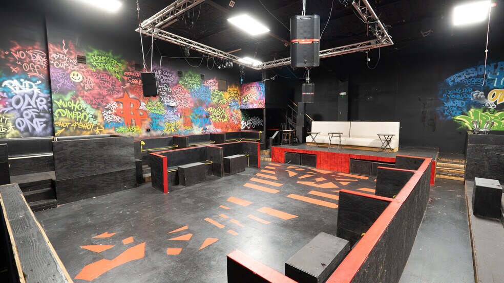 More Photos Of 6500-6502 Dixie Dr, Houston Bar For Sale