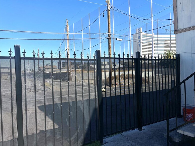 More Photos Of 1709 Fairfield Ave, Las Vegas Apartments For Sale