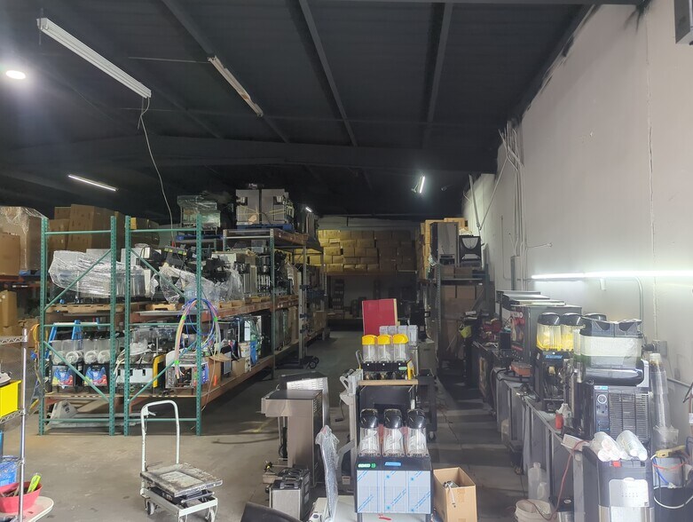More Photos Of 513 Illinois St, South Houston Industrial For Sale