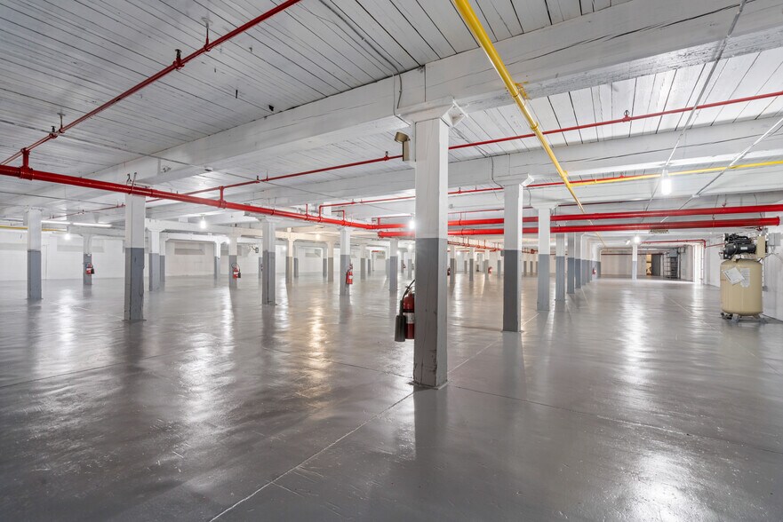More Photos Of 56 Sterling St, Clinton Manufacturing For Lease
