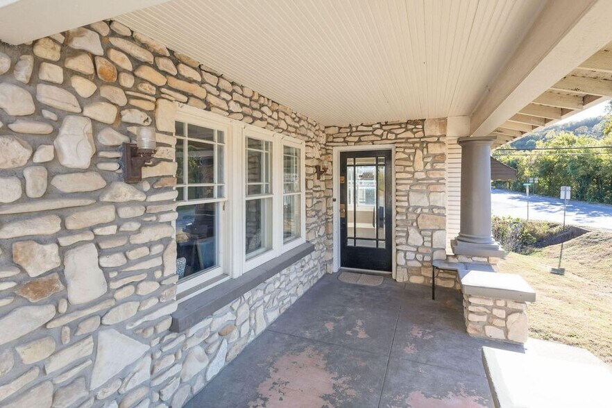 More Photos Of 1405 S Business Highway 65, Hollister Office Residential For Sale
